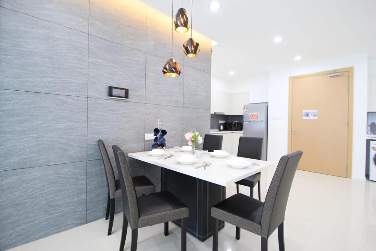 A Stylish High-Floor 2Br Suasana Suites Views Johor Bahru Exterior foto
