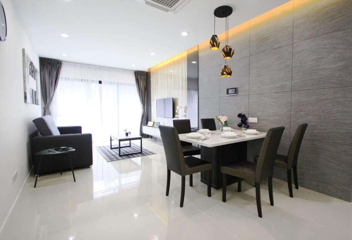 A Stylish High-Floor 2Br Suasana Suites Views Johor Bahru Exterior foto